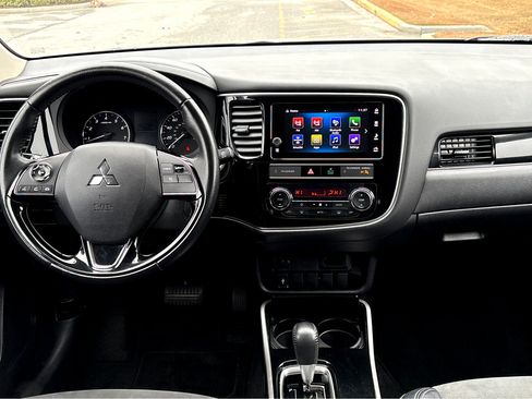 Used 2019 Mitsubishi Outlander SE image 4