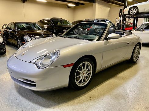 Used 2004 Porsche 911 Carrera RWD image 3