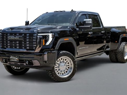 Used 2024 GMC Sierra 3500 Denali Ultimate AWD/4WD image 4