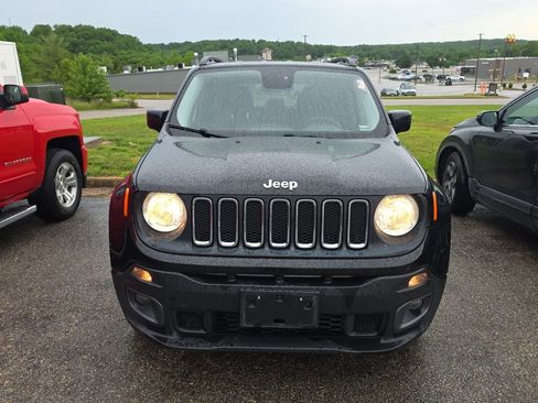 Used 2017 Jeep Renegade Latitude AWD/4WD image 2