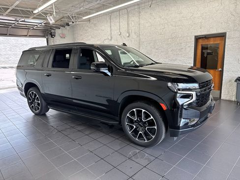 Used 2023 Chevrolet Suburban RST w/ Luxury Package AWD/4WD image 1