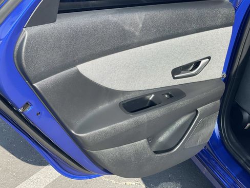 Certified 2023 Hyundai Elantra Limited image 24