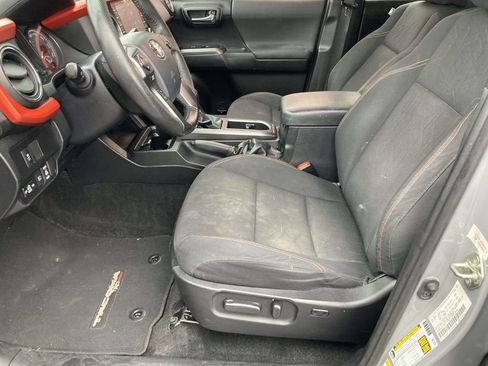 Used 2020 Toyota Tacoma TRD Sport image 19