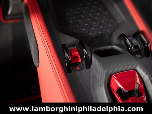 Used 2024 Lamborghini Revuelto image 27