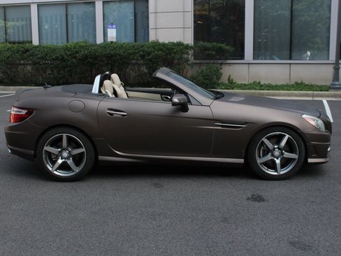 Used 2015 Mercedes-Benz SLK 350 w/ Multimedia Package image 6