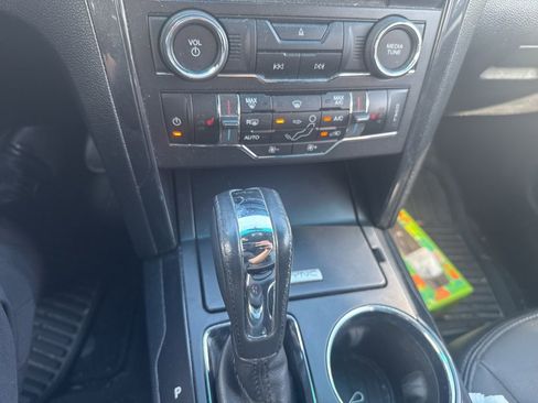 Used 2016 Ford Explorer XLT w/ Equipment Group 202A image 38