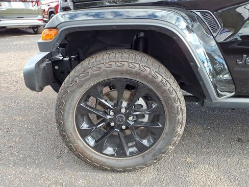 Used 2025 Jeep Gladiator Sport image 9