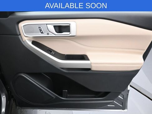 Used 2022 Ford Explorer Limited w/ Equipment Group 301A AWD/4WD image 41