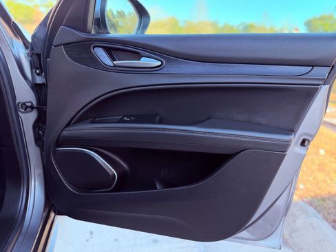 Used 2018 Alfa Romeo Stelvio AWD w/ Convenience Package image 33