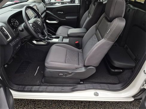 Certified 2025 Nissan Frontier SV image 21