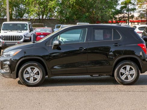 Used 2022 Chevrolet Trax LS w/ Tint and Cruise Package AWD/4WD image 8