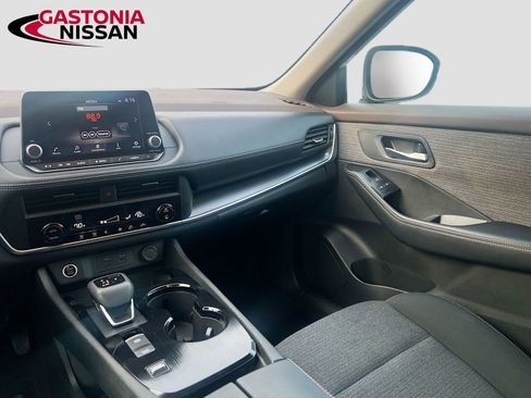 Used 2023 Nissan Rogue SV image 27