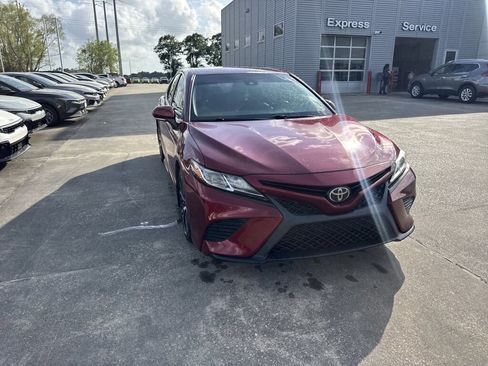 Used 2018 Toyota Camry SE w/ Convenience Package image 7