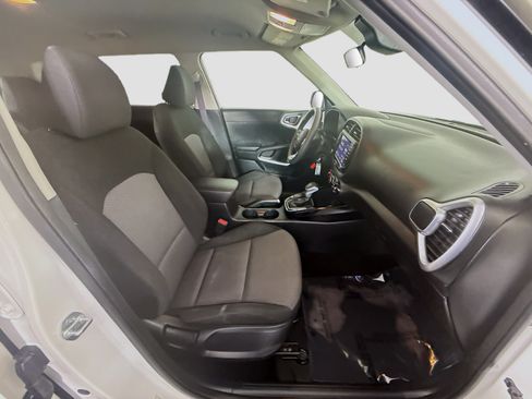 Used 2024 Kia Soul LX w/ Option Group 015 FWD image 28