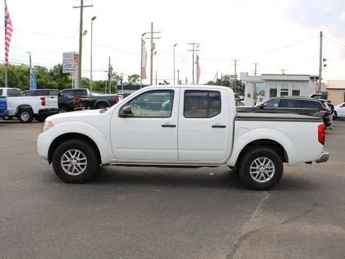 Used 2015 Nissan Frontier SV AWD/4WD image 3