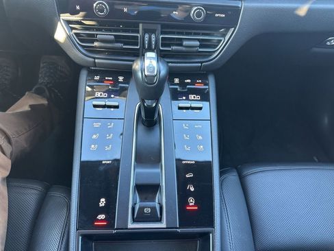 Used 2023 Porsche Macan image 25