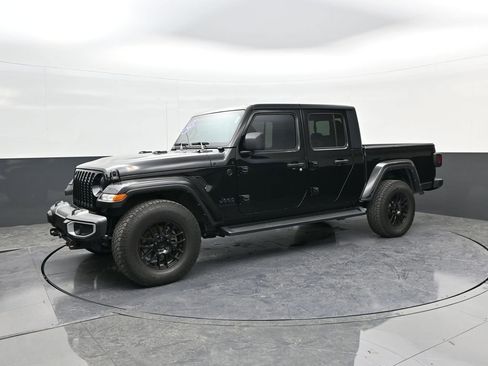 Used 2021 Jeep Gladiator Sport image 3