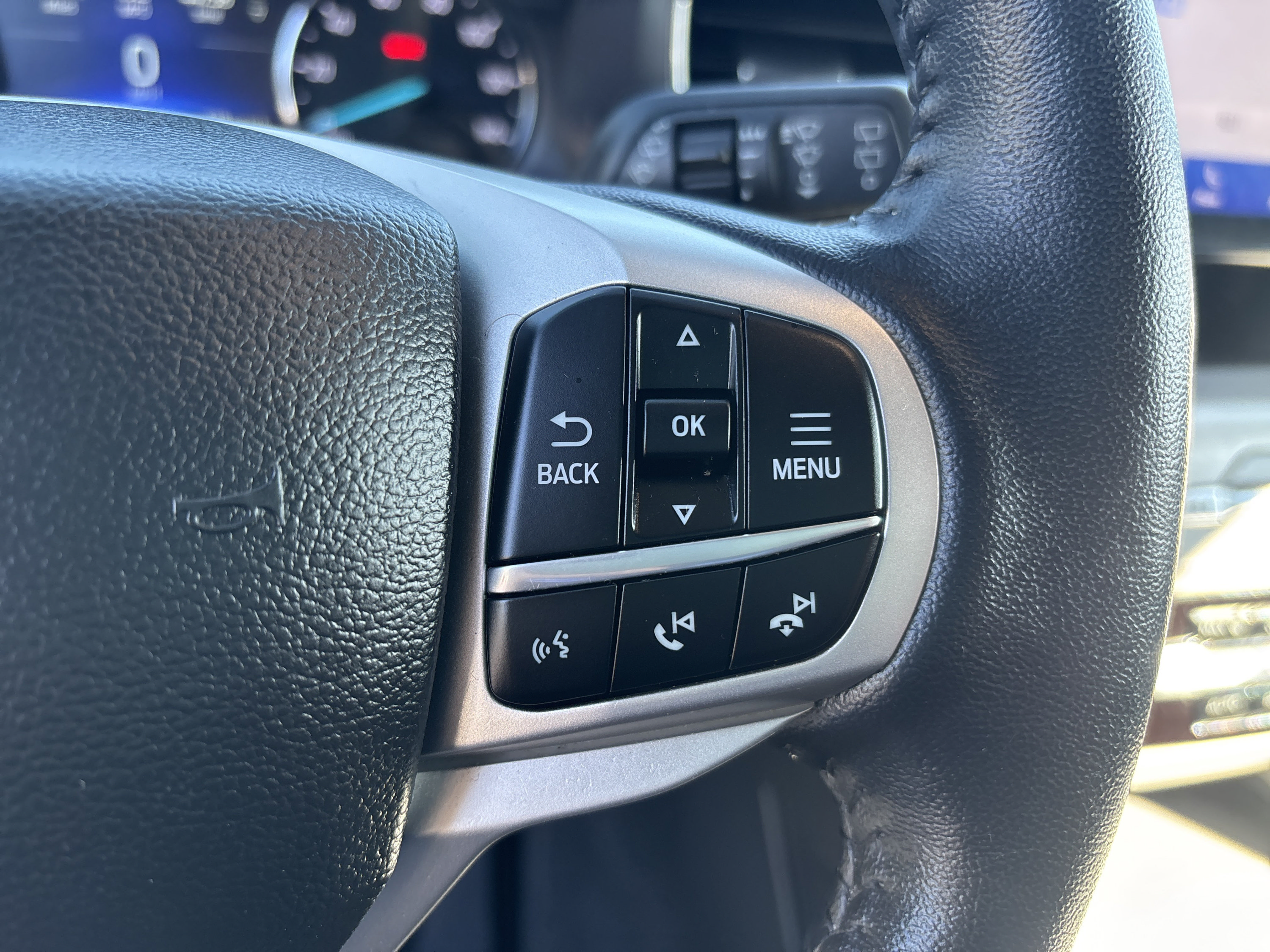 Used 2022 Ford Explorer XLT w/ Equipment Group 202A AWD/4WD image 13
