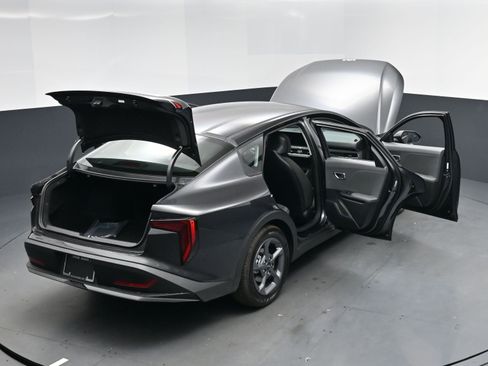New 2025 Kia K4 LXS image 17