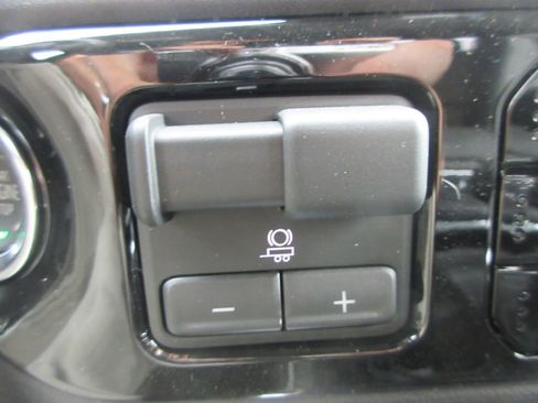 New 2026 GMC Sierra 1500 SLT image 19