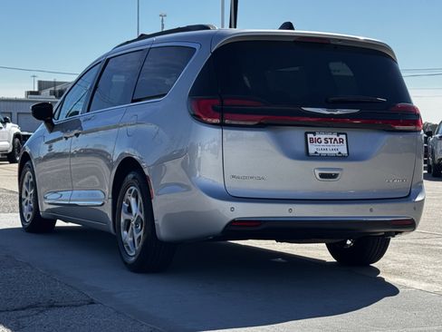 Used 2023 Chrysler Pacifica Limited image 9