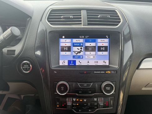 Used 2019 Ford Explorer XLT w/ Equipment Group 202A image 25