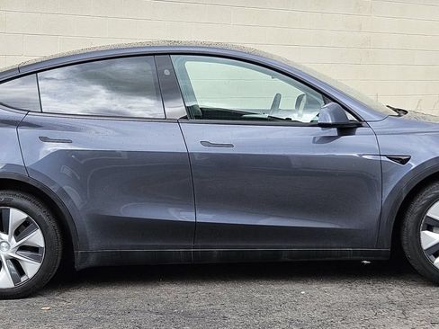 Used 2023 Tesla Model Y Long Range AWD/4WD image 6
