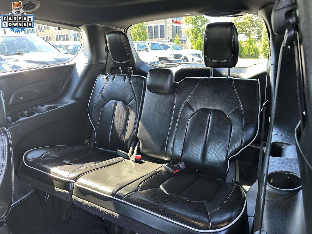 Used 2025 Chrysler Pacifica Limited FWD image 11