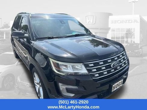 Used 2017 Ford Explorer Limited w/ Equipment Group 301A FWD image 3
