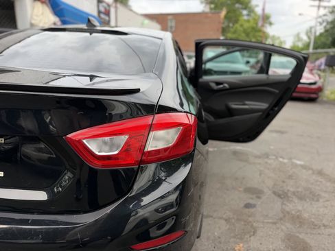 Used 2017 Chevrolet Cruze LS FWD image 48