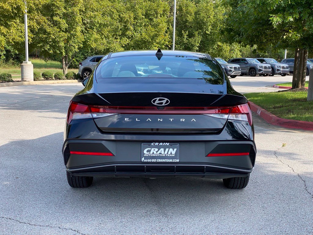 Used 2024 Hyundai Elantra SEL FWD image 6