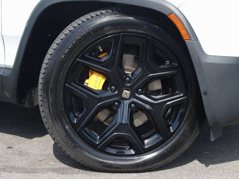 Used 2022 Rivian R1T Adventure image 18