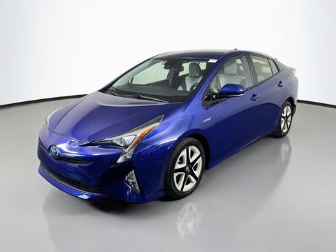 Used 2016 Toyota Prius Four Touring FWD image 4