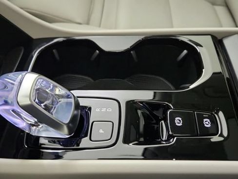 Certified 2026 Volvo XC40 B5 Plus w/ Protection Package Premier AWD/4WD image 53