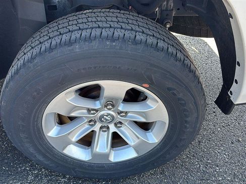 Used 2020 RAM 1500 Laramie RWD image 14