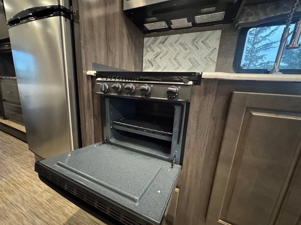 Used 2017 Ford E-450 and Econoline 450 Super Duty w/ Motorhome Prep Package RWD image 45