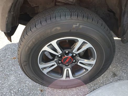 Used 2021 Toyota Tacoma SR5 RWD image 4