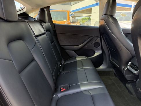 Used 2022 Tesla Model Y Long Range image 23