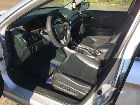 Used 2015 Honda Accord Touring image 4