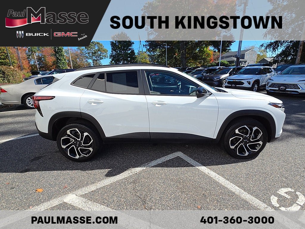 Used 2024 Chevrolet Trax RS w/ Sunroof Package FWD image 4