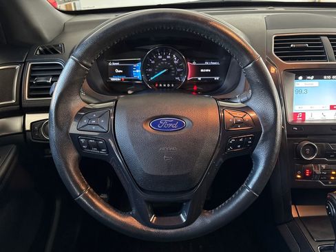 Used 2018 Ford Explorer XLT w/ Equipment Group 202A FWD image 22