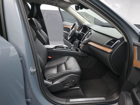 Used 2023 Volvo XC90 B6 Core w/ Climate Package image 16