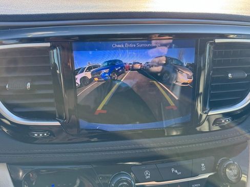 Used 2019 Chrysler Pacifica Limited image 23