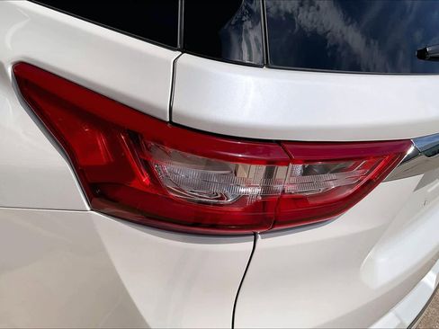 Used 2021 Chevrolet Traverse High Country FWD image 27