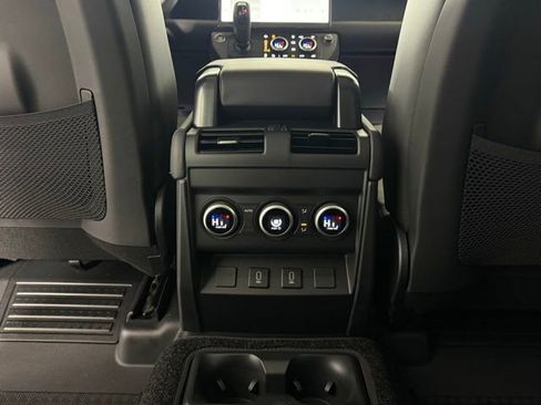 New 2026 Land Rover Defender 130 X-Dynamic SE image 20