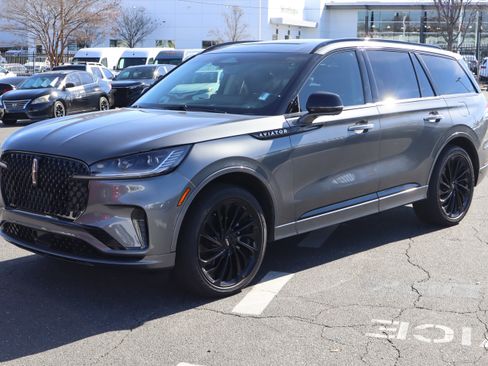 Used 2025 Lincoln Aviator Reserve w/ Equipment Group 201A image 5