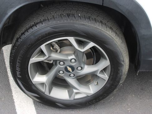 Used 2024 Chevrolet Trax LT w/ Driver Confidence Package FWD image 28