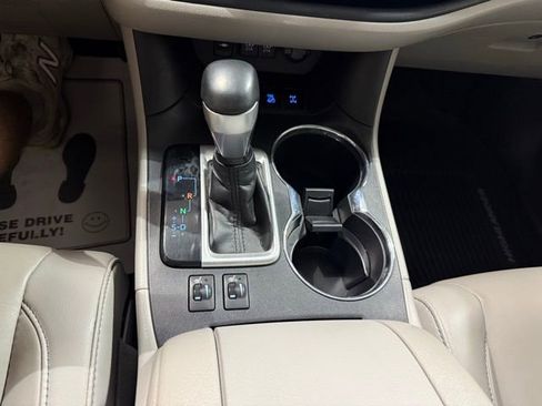 Used 2019 Toyota Highlander SE image 23