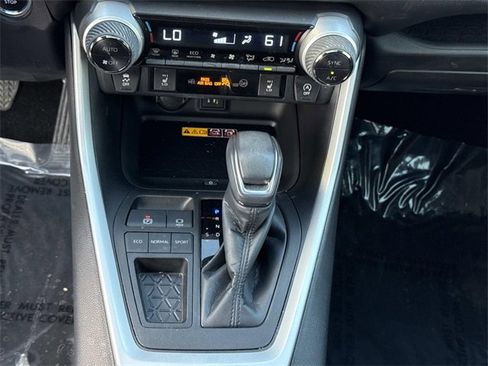 Used 2023 Toyota RAV4 XLE Premium image 15
