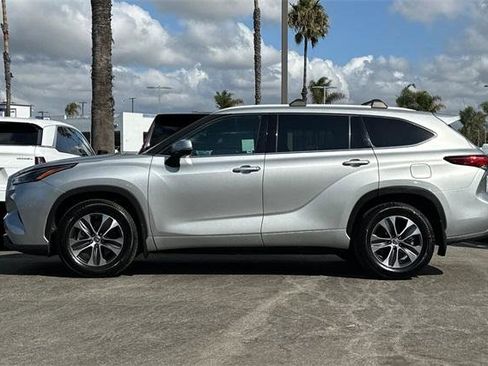 Used 2022 Toyota Highlander XLE image 7